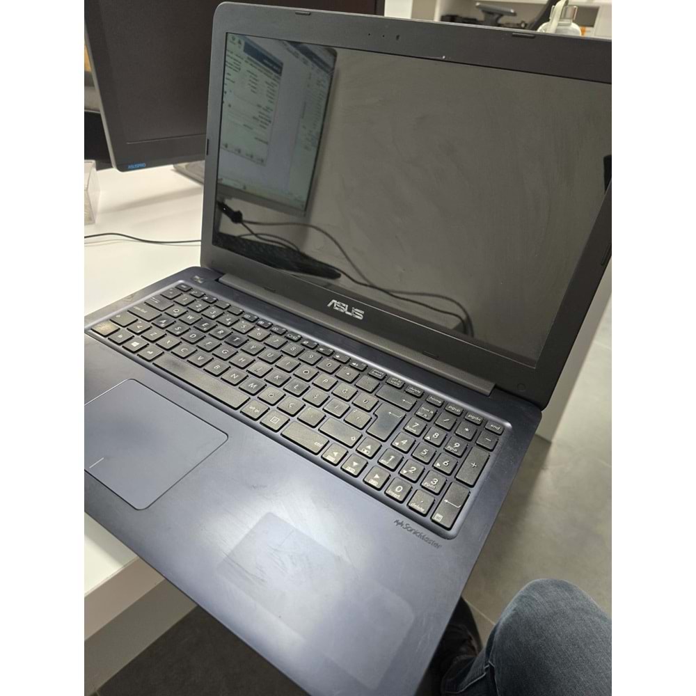 2. El Notebook Asus X502NA-GO044